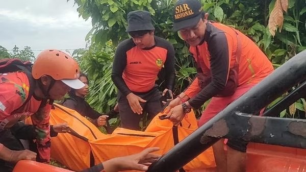 Tim SAR Temukan Jasad Anak yang Hanyut di Sungai Tembung oo