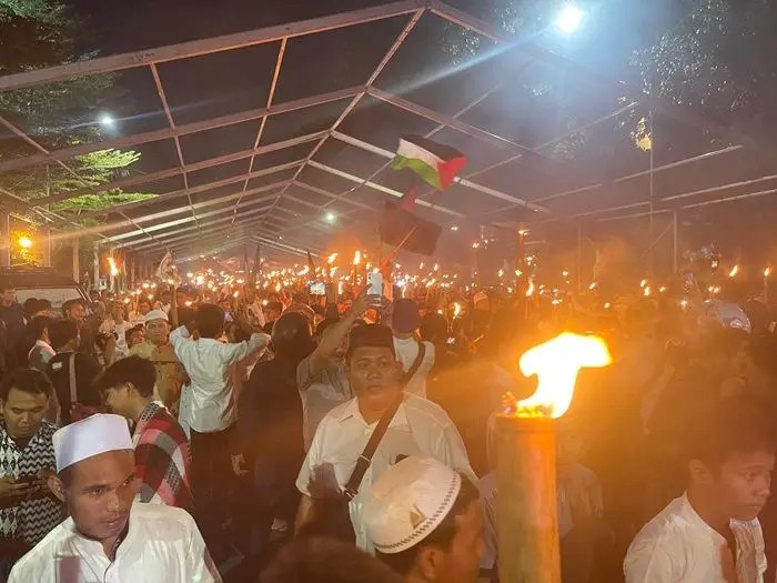 Ribuan Warga Medan Gelar Pawai Obor Sambut Ramadhan 1446H