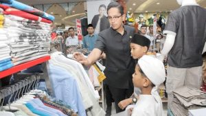 Rico Waas Bagi Kebahagiaan Lebaran Bersama Ratusan Anak Yatim Piatu