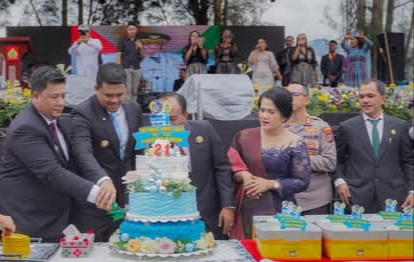 Bobby Nasution Luncurkan Kalender 'Horas Samosir Fiesta 2025