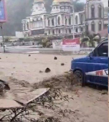 Banjir dan Lumpur Terjang Kawasan Wisata Danau Toba Parapat