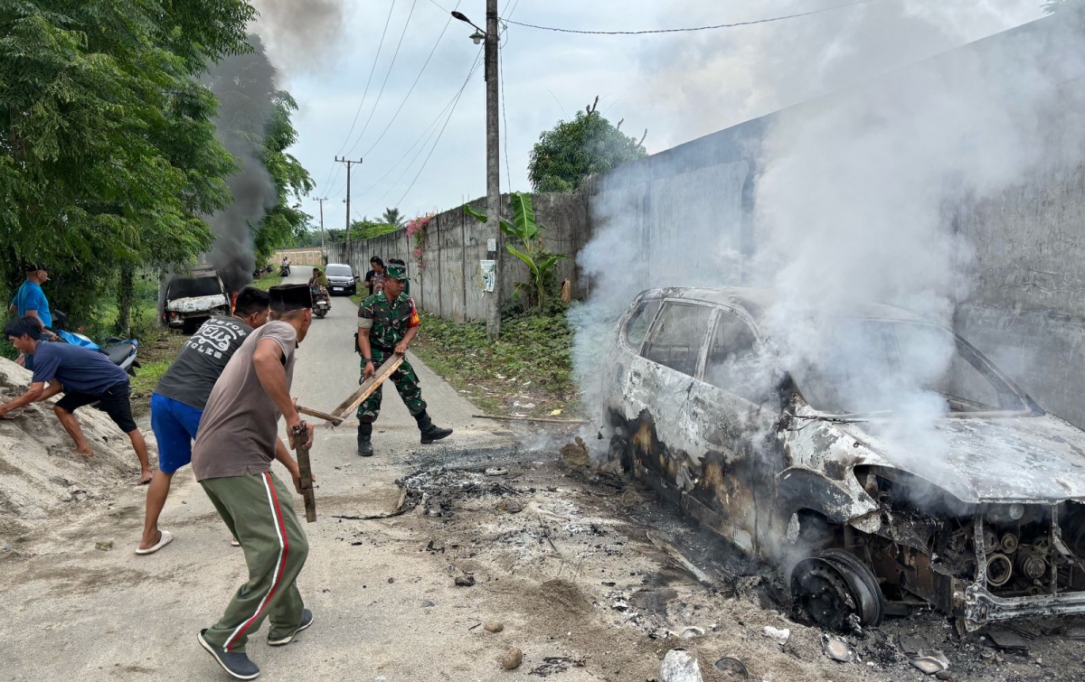 Rebutan Lahan eks PTPN II, Dua Mobil Dibakar