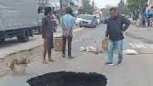 Jalan Amblas di Medan Sunggal Menuai Kritik