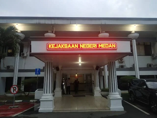 Kejari Medan Jemput Paksa Tersangka Korupsi Penguasaan Aset KAI Rp21,91 miliar