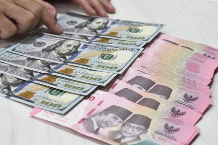 Kurs Rupiah Dekati Level 17.000 Per Dolar AS