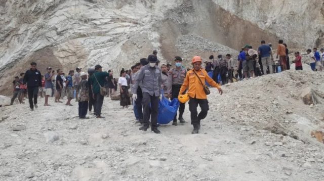 Tambang Batu Kapur di Cirebon Longsor, Tujuh Ditemukan Tewas