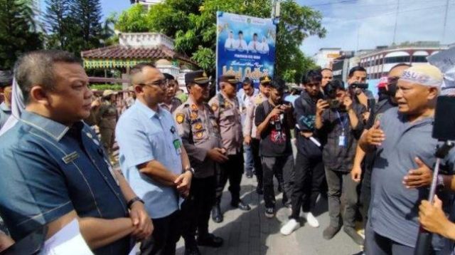 Ratusan Guru di Medan Unjuk Rasa Sampaikan Tiga Tuntutan
