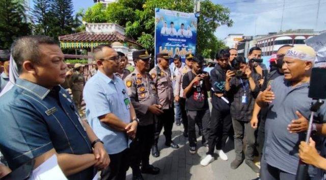 Ratusan Guru di Medan Unjuk Rasa Sampaikan Tiga Tuntutan