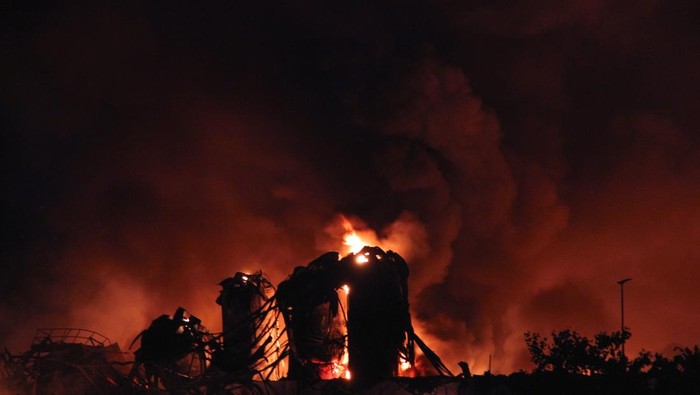 Kebakaran Hanguskan Pabrik Minyak Goreng di Medan