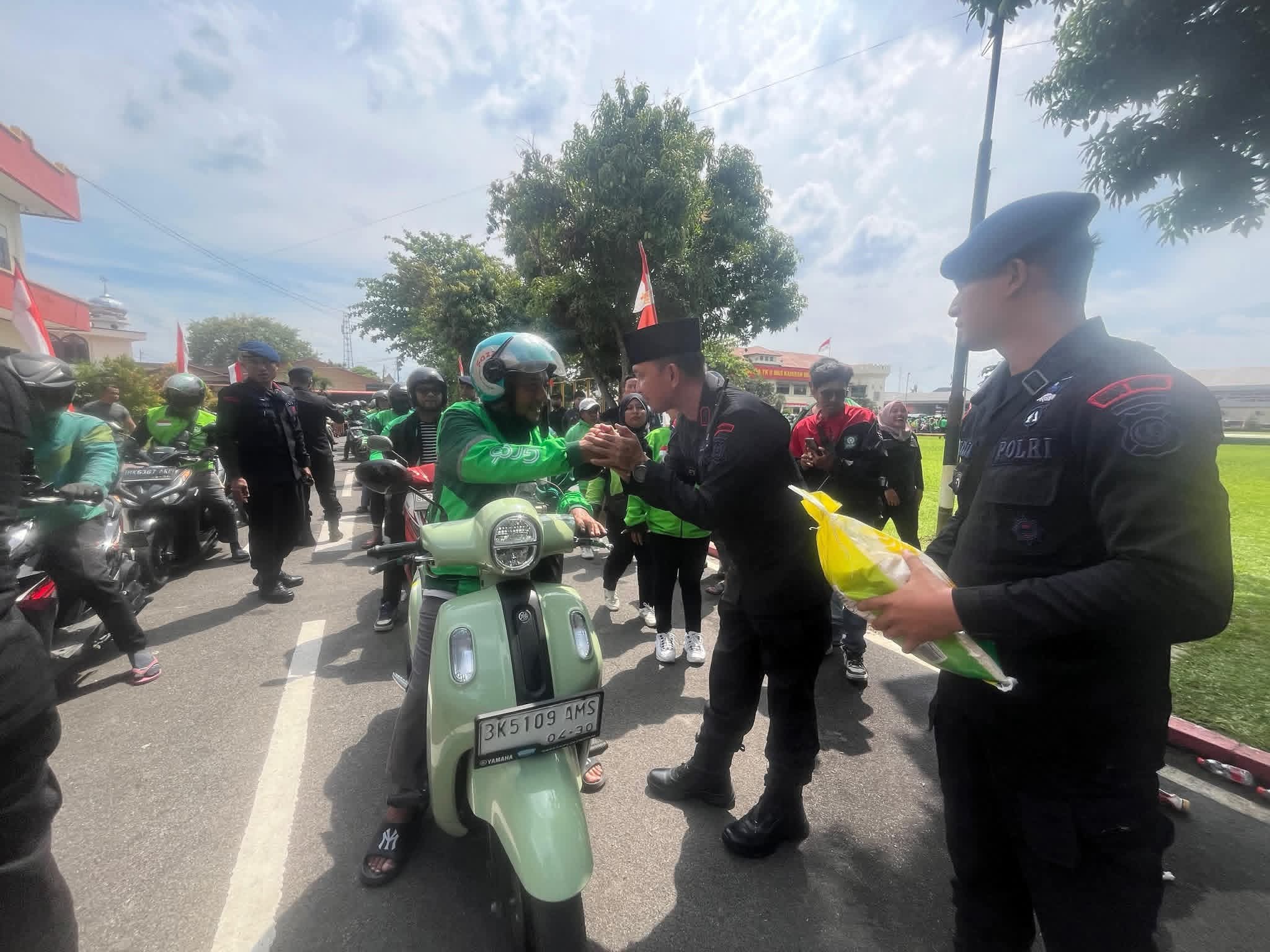 Brimob Polda Sumut dan Komunitas Ojol Gelar Doa Bersama