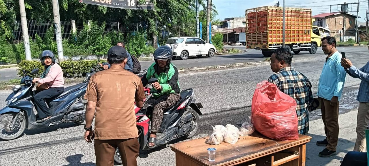 Pemko Medan Bagikan Sarapan Gratis untuk Ojol