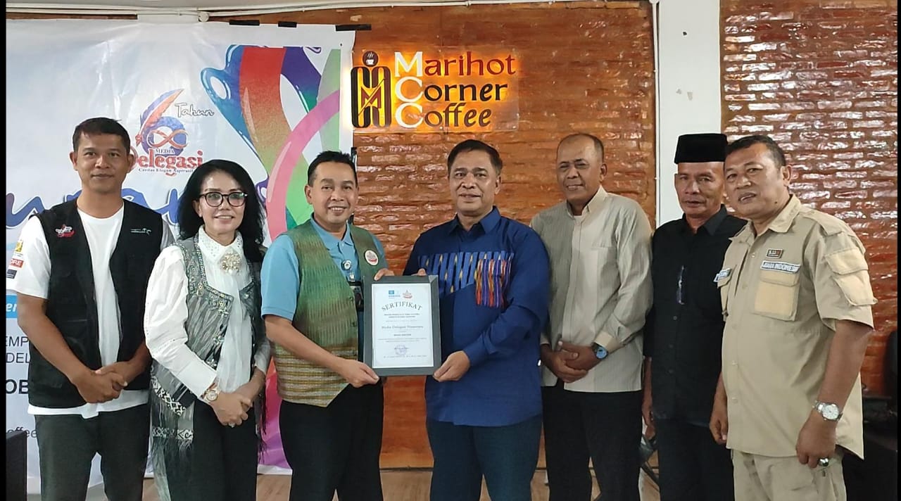 Media Delegasi Terima Penghargaan di HUT Ke-6