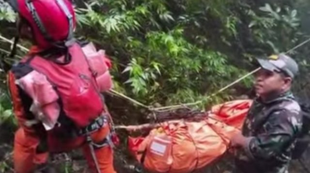 Satu Korban Pesawat KKP ATR 42-500 Ditemukan di Lereng Bulusaraung