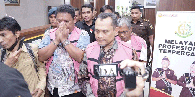 Kejati-Sumut-saat-melakukan-penahanan-terhadap-para-tersangka-2 Tiga Pejabat