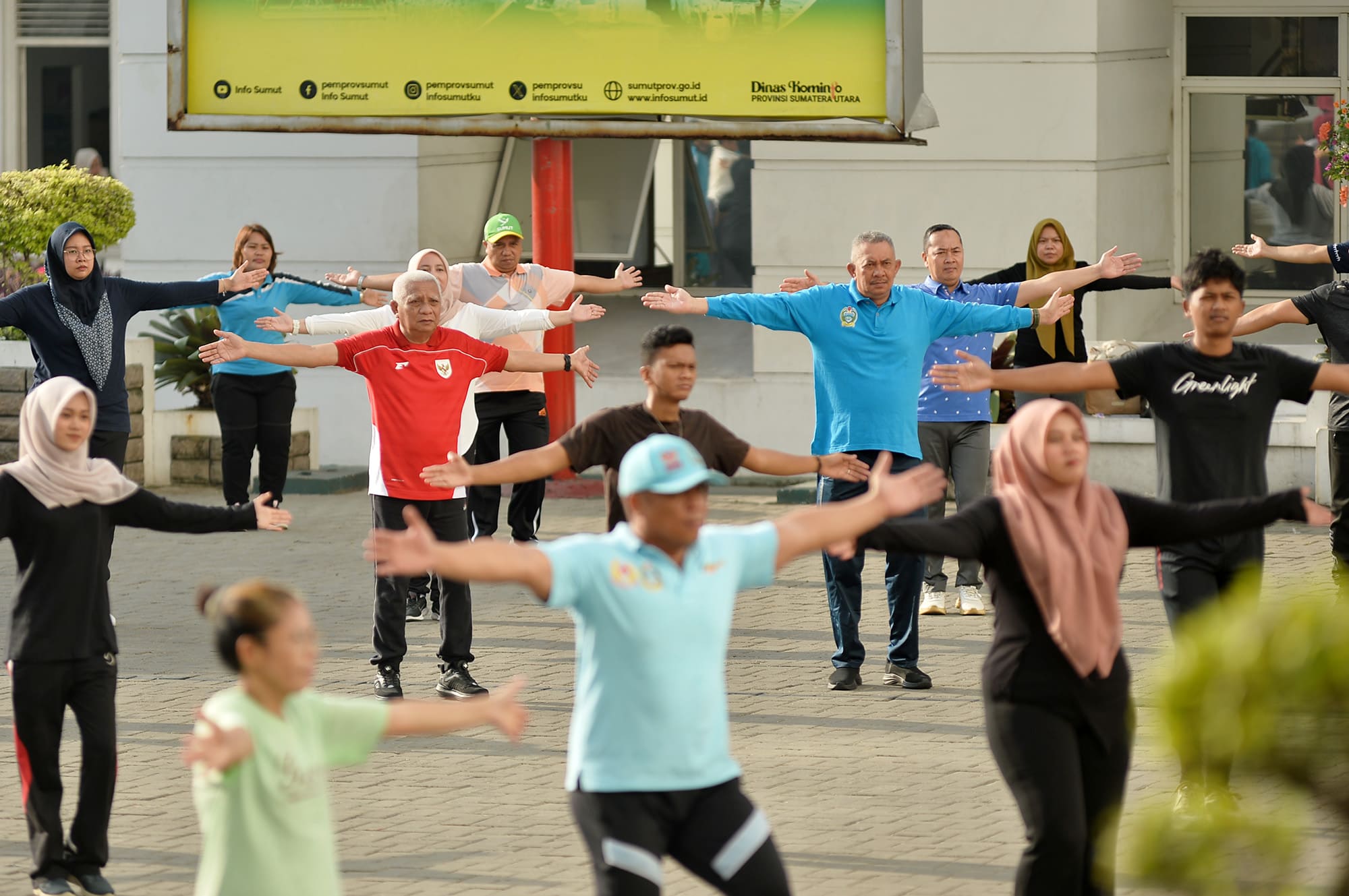 Wagub ikuti senam kesegaran jasmani (3).jpg (2) Gerakan ASRI