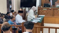 gus-yaqut-hadiri-sidang-praperadilan-di-pn-jaksel-krg Pengacara Gus Yaqut