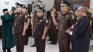 Tiga kasi di Kejari Medan saat dilantik Kajari Medan, Ridwan Sujana Angsar. (Foto: dok Kejari Medan)