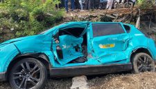 Taksi Green SM ikut tertabrak KRL di Bekasi Timur. Foto: Ist.