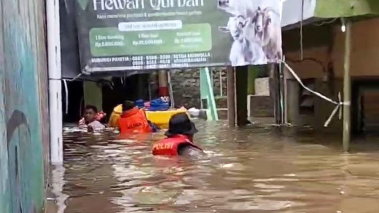 Kebon Pala Terendam Banjir 1,75 Meter: Warga Mulai Mengungsi Akibat Luapan Sungai Ciliwung