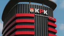 KPK mengumumkan menghentikan penyidikan kasus dugaan korupsi kerja sama pengolahan anoda logam antara Antam dan Loco Montrado dengan tersangka Siman Bahar. Foto: Ist.