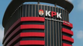 KPK mengumumkan menghentikan penyidikan kasus dugaan korupsi kerja sama pengolahan anoda logam antara Antam dan Loco Montrado dengan tersangka Siman Bahar. Foto: Ist.