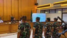 4 anggota TNI hadir di sidang perdana penyiraman air keras ke aktivis KontraS Andrie Yunus pada Rabu (29/4/2026). Foto: Ist.