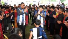 Punguan Sonak Malela se-Kabupaten Samosir resmi terbentuk dan dilantik dalam sebuah acara yang dirangkaikan dengan ibadah perayaan Paskah Oikumene di halaman Gereja HKBP Rianiate, Pangururan, Sabtu (18/4/2026).