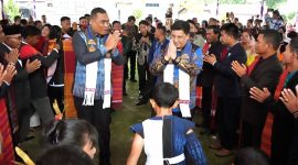 Punguan Sonak Malela se-Kabupaten Samosir resmi terbentuk dan dilantik dalam sebuah acara yang dirangkaikan dengan ibadah perayaan Paskah Oikumene di halaman Gereja HKBP Rianiate, Pangururan, Sabtu (18/4/2026).