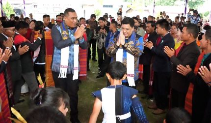 Punguan Sonak Malela se-Kabupaten Samosir resmi terbentuk dan dilantik dalam sebuah acara yang dirangkaikan dengan ibadah perayaan Paskah Oikumene di halaman Gereja HKBP Rianiate, Pangururan, Sabtu (18/4/2026).