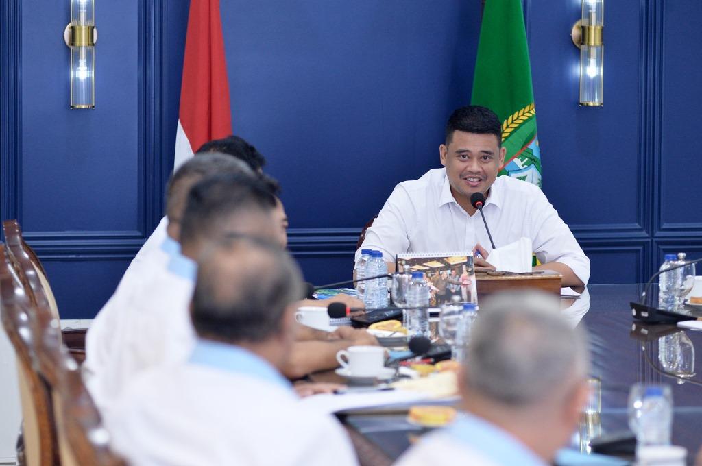 Gubsu-terima-pengurus-KONI-4.jpg Pembinaan Atlet