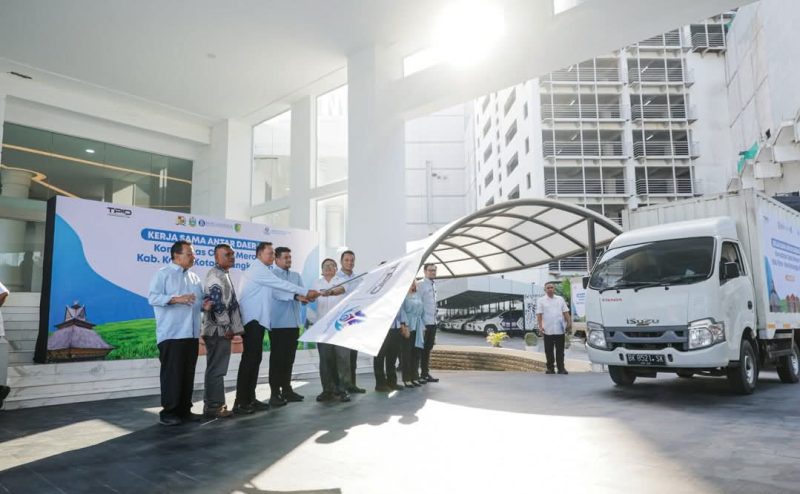 Tekan Inflasi, Gubernur Bobby Kirim 1.050 Ton Cabai Merah ke Palangkaraya