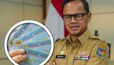 Wakil Menteri Dalam Negeri, Bima Arya Sugiarto, mengusulkan agar warga yang kehilangan KTP elektronik (e-KTP) dikenakan sanksi denda ketika hendak mencetak ulang.

