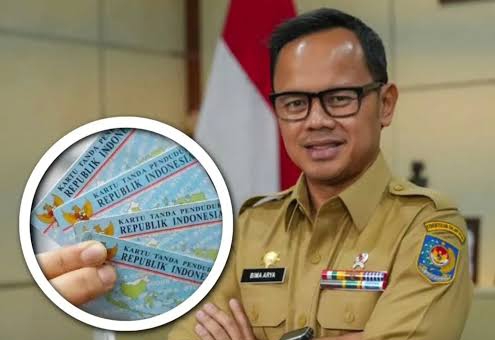 Wakil Menteri Dalam Negeri, Bima Arya Sugiarto, mengusulkan agar warga yang kehilangan KTP elektronik (e-KTP) dikenakan sanksi denda ketika hendak mencetak ulang.
