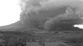 Peralatan pemantauan Gunung Semeru dicuri di Stasiun Kopirejo, menyebabkan gangguan sistem pengawasan. Penampakan saat Gunung Semeru meletus beberapa waktu lalu. Foto: Ist.