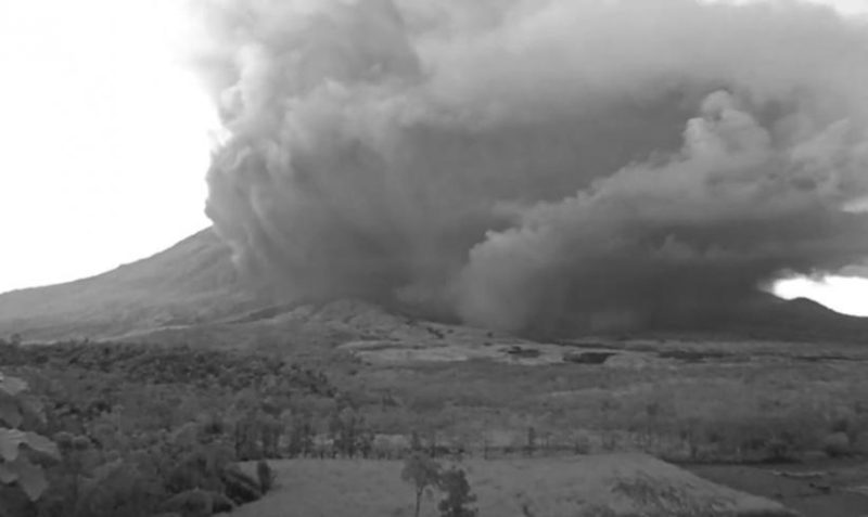 Peralatan pemantauan Gunung Semeru dicuri di Stasiun Kopirejo, menyebabkan gangguan sistem pengawasan. Penampakan saat Gunung Semeru meletus beberapa waktu lalu. Foto: Ist.
