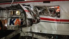 Tabrakan maut Kereta Api di Stasiun Bekasi Timur. Foto: Ist.
