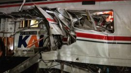 Tabrakan maut Kereta Api di Stasiun Bekasi Timur. Foto: Ist.
