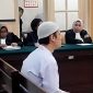 Alvi Maulana, pemutilasi jasad pacar hingga 600 bagian divonis hukuman penjara seumur hidup oleh hakim Pengadilan Negeri Mojokerto, Senin (27/4/2026). Foto: Ist.
