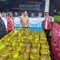 Foto: Pihak kepolisian saat memamerkan barang bukti berupa ratusan tabung LPG dan sejumlah BBM subsidi yang berhasil disita dalam operasi penindakan kasus penyalahgunaan energi di wilayah Jawa Timur. Total kerugian negara akibat praktik ilegal ini diperkirakan mencapai Rp7,5 miliar.