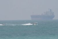 Ilustrasi 2 kapal tanker Iran lolos dari hadangan kapal perang AS, keluar dari Selat Hormuz. Foto: Ist.