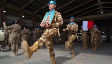 UNIFIL menggelar upacara penghormatan mengenang Kopda Rico Pramudia, prajurit TNI yang gugur di Lebanon akibat serangan Israel. Foto: Ist.