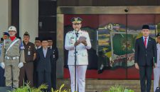 Wali Kota Medan Rico Waas Pimpin Upacara Hari Otonomi Daerah ke-30 di halaman Kantor Wali Kota Medan, Senin (27/4/2026). Foto: Ist.