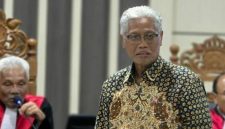 Mantan Direktur Utama Bank Jateng, Supriyatno, saat menjalani persidangan di Pengadilan Tipikor Semarang. Foto: Ist.