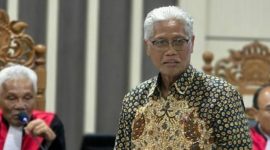 Mantan Direktur Utama Bank Jateng, Supriyatno, saat menjalani persidangan di Pengadilan Tipikor Semarang. Foto: Ist.