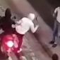 Rekaman kamera pengawas (CCTV) memperlihatkan momen aksi pencurian dengan kekerasan yang dilakukan sekelompok pelaku mengendarai sepeda motor. Aksi begal yang sempat viral ini terjadi di wilayah Jakarta dan sekitarnya. Foto: Ist.