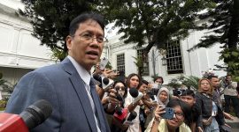 Menteri Keuangan Purbaya Yudhi Sadewa saat memberikan keterangan pers di Kompleks Istana Kepresidenan Jakarta, Selasa (5/5/2026). Ia menegaskan bahwa fondasi ekonomi nasional masih baik dengan pertumbuhan mencapai 5,61 persen, namun perbaikan nilai tukar rupiah merupakan wewenang dan tugas Bank Indonesia. Foto: Ist.