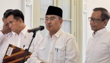 Ketua Komisi Percepatan Reformasi Polri (KPRP), Jimly Asshiddiqie, saat memberikan keterangan pers di Istana Merdeka, Jakarta, Selasa (5/5/2026). Ia menyampaikan keputusan Presiden Prabowo Subianto agar mekanisme pengangkatan Kapolri tetap dilakukan oleh Presiden dengan persetujuan DPR. Foto: Ist.