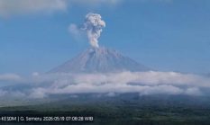 Gunung Semeru Erupsi 3 Kali dalam 2 Jam, Kolom Abu Capai 1.000 Meter, Status Tetap Siaga