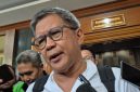 Akademisi Rocky Gerung saat memberikan keterangan pers usai menghadiri sidang kasus dugaan korupsi pengadaan Chromebook yang menjerat Nadiem Makarim di Pengadilan Negeri Jakarta Pusat, Senin (11/5/2026). Dalam kesempatan tersebut, Rocky menilai jalannya persidangan perlu dilihat dari sisi penalaran hukum dan menyoroti kinerja jaksa yang dinilai masih kesulitan menghubungkan bukti dengan tuduhan. Foto: Ist.