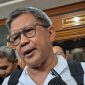 Akademisi Rocky Gerung saat memberikan keterangan pers usai menghadiri sidang kasus dugaan korupsi pengadaan Chromebook yang menjerat Nadiem Makarim di Pengadilan Negeri Jakarta Pusat, Senin (11/5/2026). Dalam kesempatan tersebut, Rocky menilai jalannya persidangan perlu dilihat dari sisi penalaran hukum dan menyoroti kinerja jaksa yang dinilai masih kesulitan menghubungkan bukti dengan tuduhan. Foto: Ist.